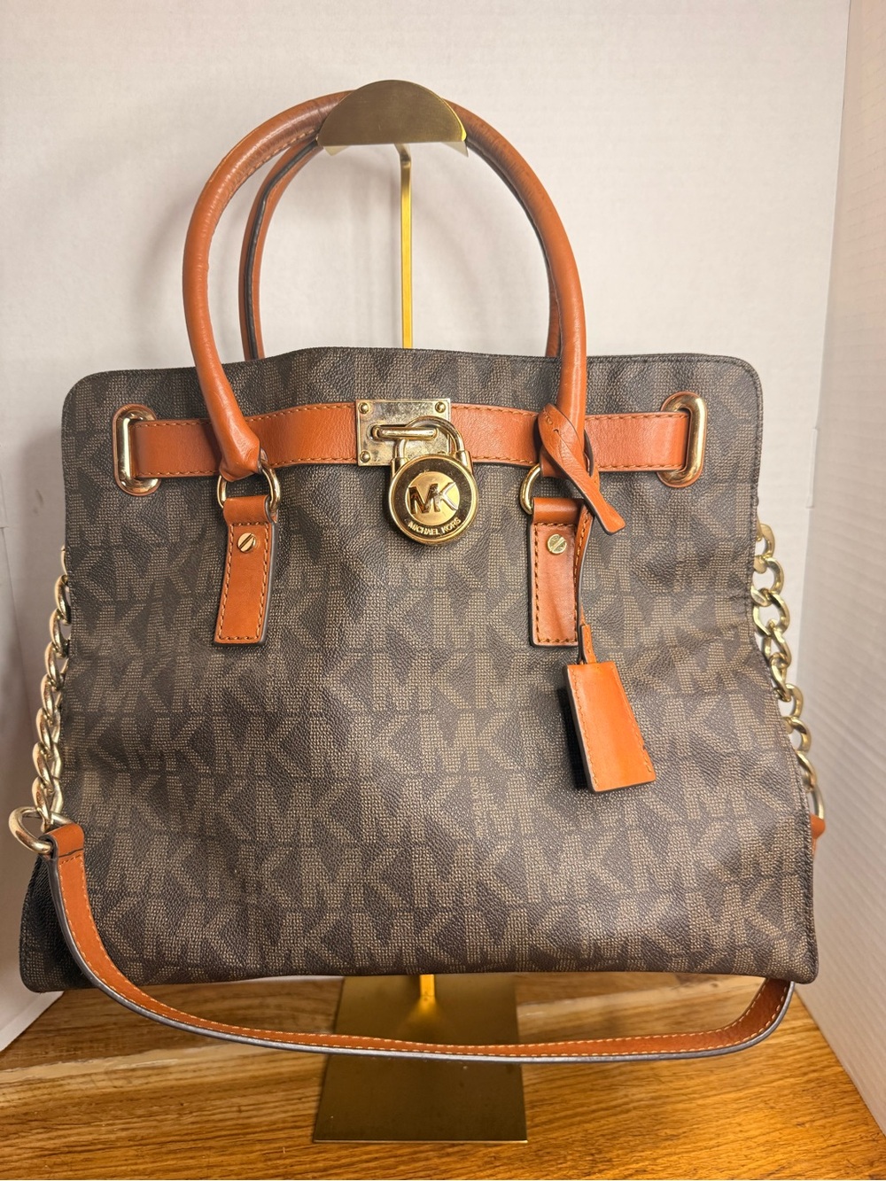 Michael Kors Hamilton Large Signature
Satchel Brown MK Monogram Gold
Lock EUC